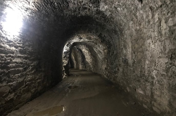 tunel ruta del ferrocarril san tirso de abres