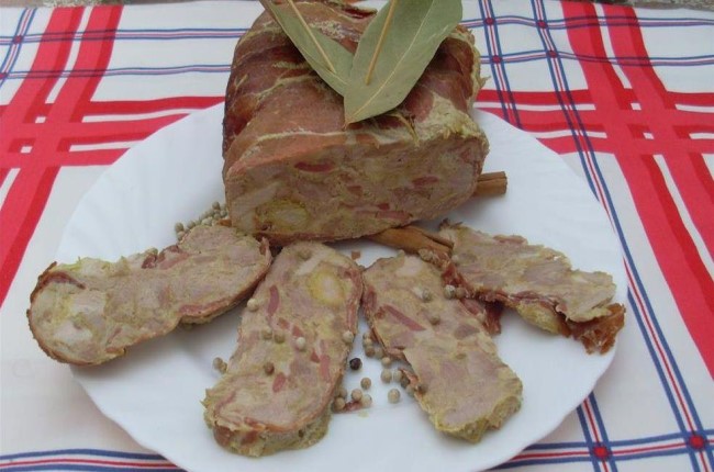 Gallina rellena con trufa Castellón