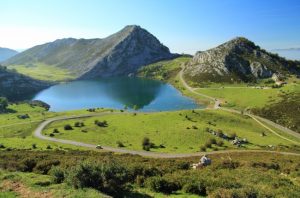 Lagos de Covadonga: Cómo Llegar, Qué ver y Rutas (Guía Completa)