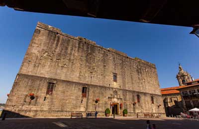 Castillo de Carlos V y Plaza de armas