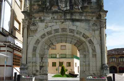 Puerta del Palacio de Villatorre